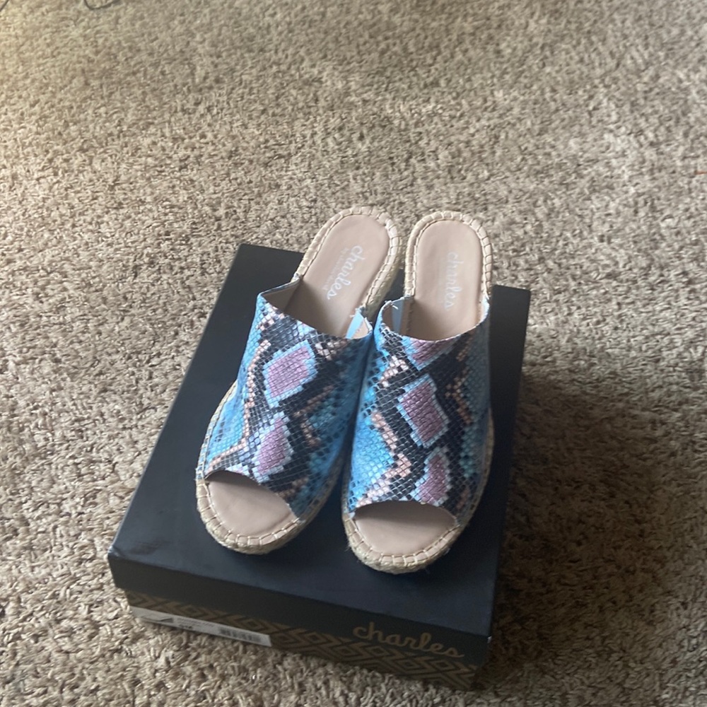 Charles David snake skin sandals never worn size 9